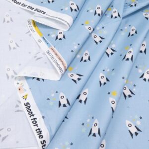 Stoff BW ROCKET IN BLUE: SHOOT FOR THE STARS
