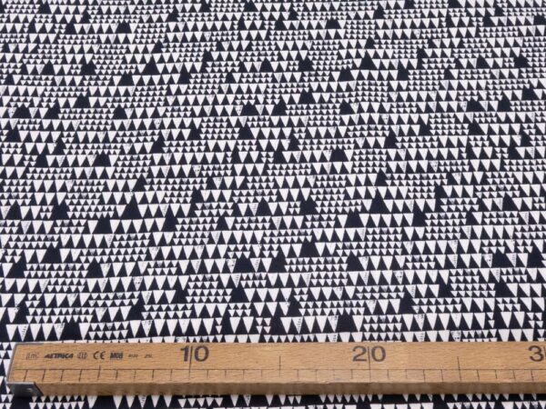 Stoff BW Imprint schwarz-weiss Dreiecke – Bild 4