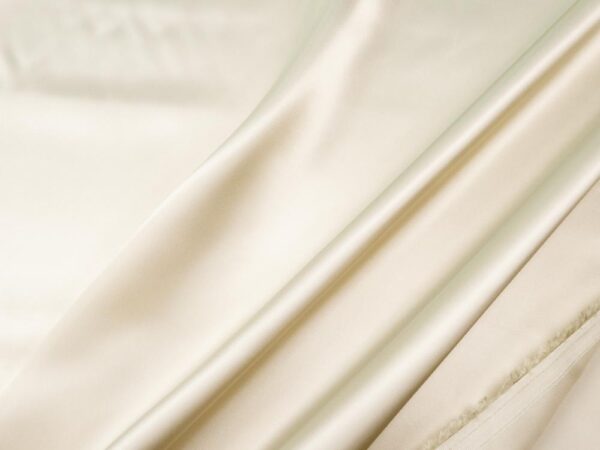 Stoff Futter Duchesse Satin White Swan (champagner)