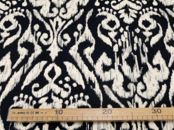 Stoff Romanitjersey Fico d India Ikatdruck schwarz-ecru – Bild 4