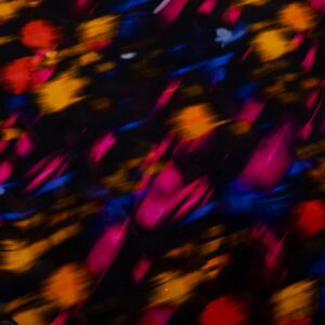 Stoff Krepp de Chine Viskose Vera Lavabile Farbklekse auf schwarz