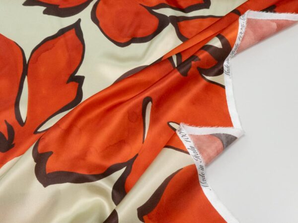 Stoff Seidensatin rote Blumen XXL – Bild 2