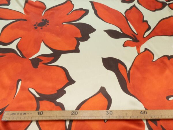 Stoff Seidensatin rote Blumen XXL – Bild 4