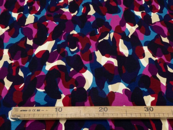 Stoff Viskosejersey Clara Farbexplosion vilettblaumagenta – Bild 4