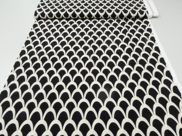 Stoff Viskosekrepp Wellen schwarz-creme – Bild 3