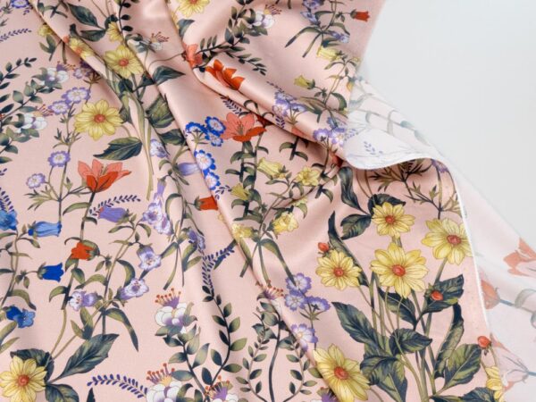 Stoff Seidensatin el. Wiesenblumen auf rosa – Bild 2