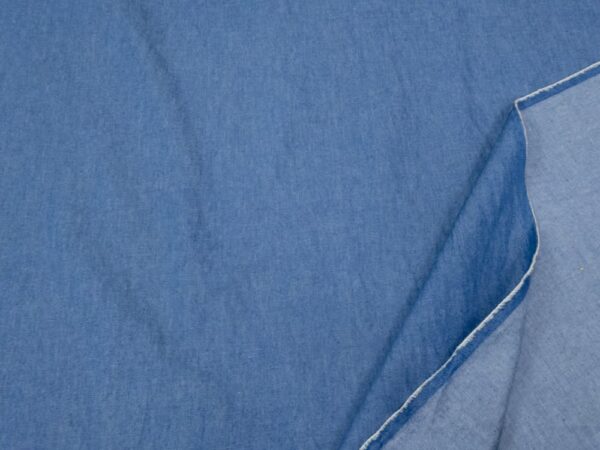 Sommer-Denim hellblau